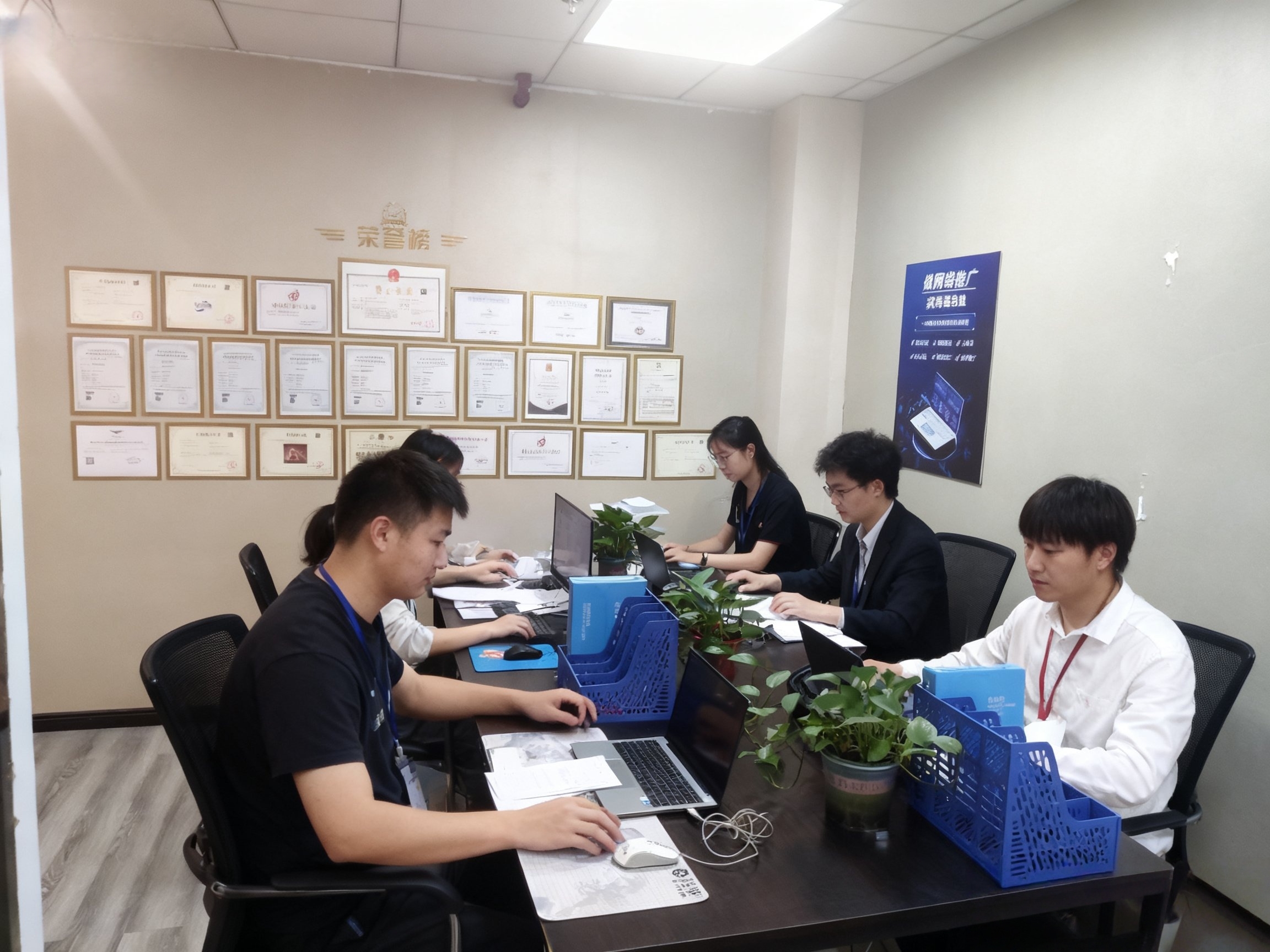 公司实拍：团队工作场景